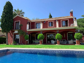 VILLA NABRISA MARBELLA, 5 BEDROOM, PRIVATE POOL, GARDEN, BBQ